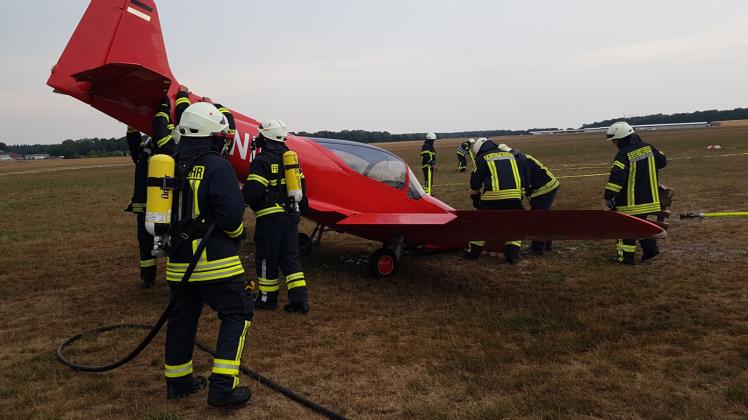 Trotz defekten Fahrwerks landete der Pilot sein Flugzeug ohne größere Beschädigungen. 