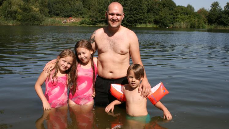 Mark Thomalla warnte seine Kinder vor dem steilen Uferbereich.
