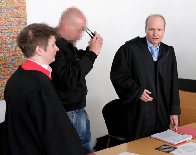 Vor Gericht: Daniel G. (links) wurde unter anderem wegen Leugnung des Holocausts verurteilt. 