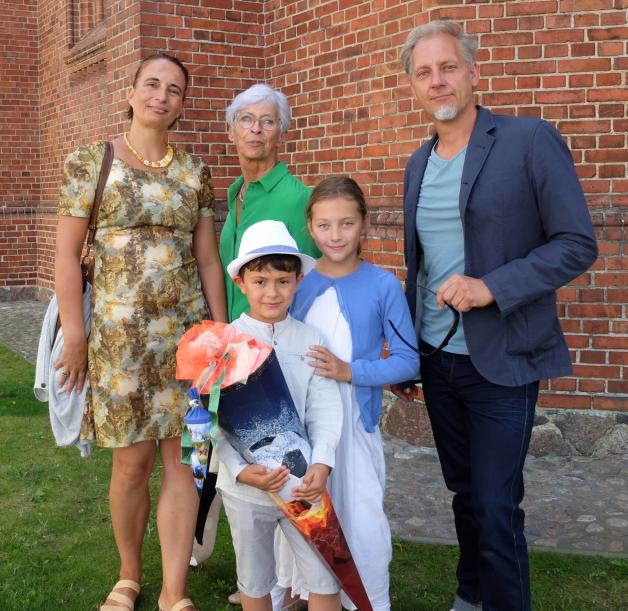 Feierlich: Für Laurent Schöder beginnt am Montag der Schulalltag. Die Eltern Dorit und Christoph,Oma Hanni und Schwester Alma planten eine Familienparty zur Einschulung.