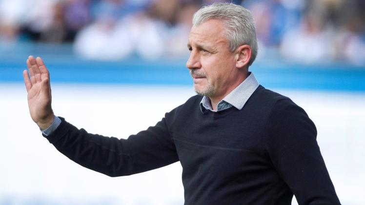 Nach dem Pokal-Kampf des FC Hansa gegen Bundesligist VfB Stuttgart heißt es zurück zum Alltag für den Fußball-Drittligisten um Coach Pavel Dotchev. 