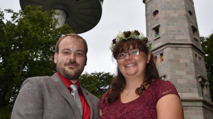 Premierenpaar: Johanna und Benjamin Naumann gaben sich gestern als erstes Paar das „Ja“-Wort auf dem frisch sanierten Elisabethturm.  