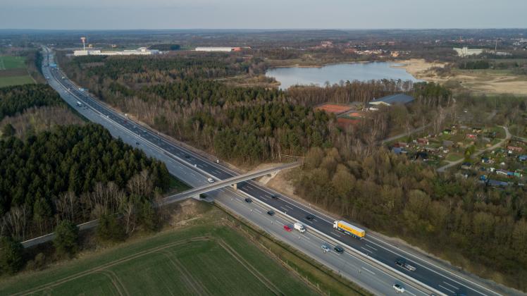 Die A7 zwischen Quickborn und Kaltenkirchen. Die Autobahn-Überführung am Harksheider Weg in Quickborn wurde schon mehrmals falsch geplant. 