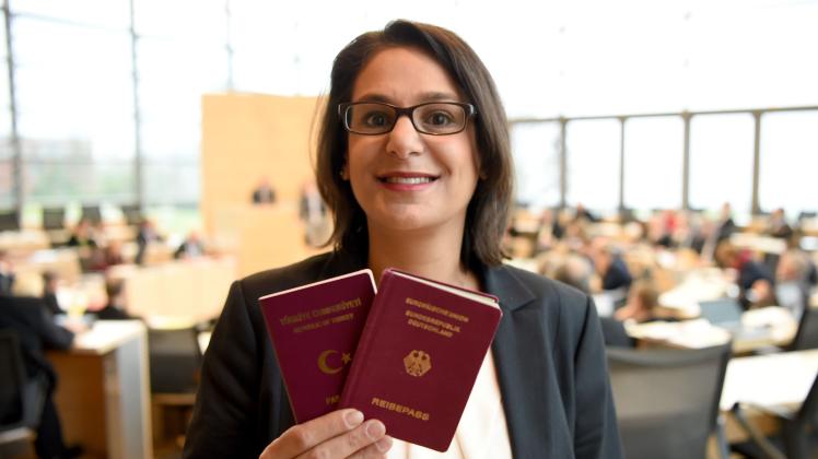 Doppelte Staatsbürgerschaft - Thema im Kieler Landtag