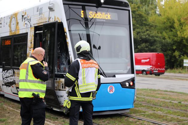 Radfahrer (79) in Rostock von Straßenbahn erfasst und schwer verletzt