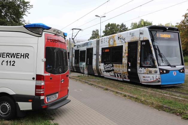 Radfahrer (79) in Rostock von Straßenbahn erfasst und schwer verletzt