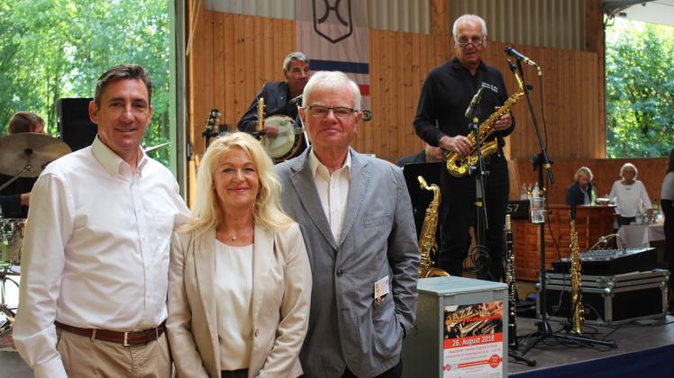 Machen Stiftungsgelder für Brunsbüttel locker:  Stefan Mielke (l.), Christine Kruse und Vorsitzender Wilfried Hansen von der Bürgerstiftung, die auch die Lieselotte-Eberhardt-Stiftung betreut. 