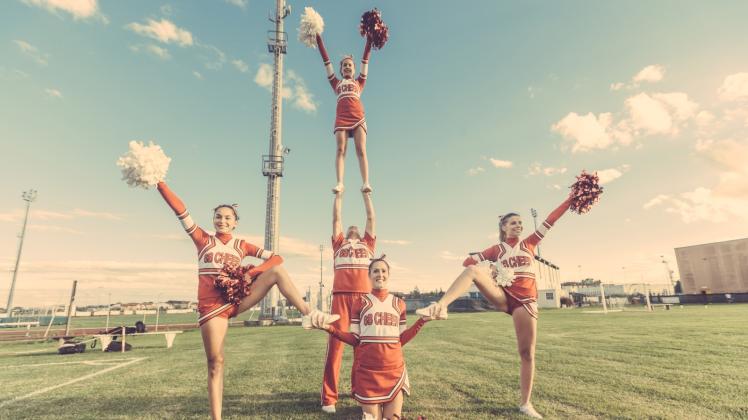 Cheerleading verbindet viele sportliche Elemente.