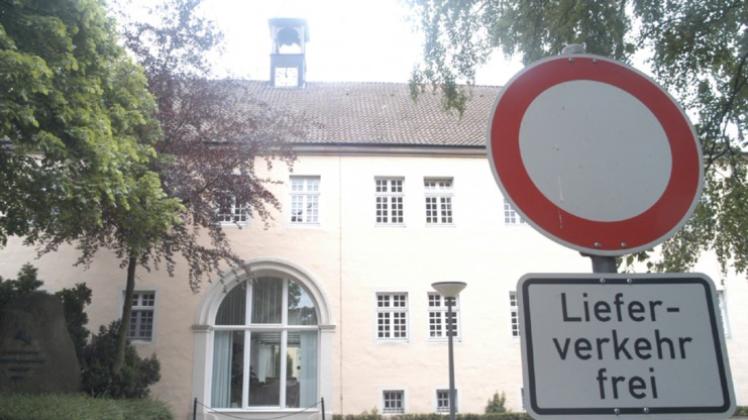 Die Klinik Schloss Haldem in Stemwede-Haldem ist als Maßregelvollzugsklinik ein Fachkrankenhaus für suchtkranke Straftäter. 