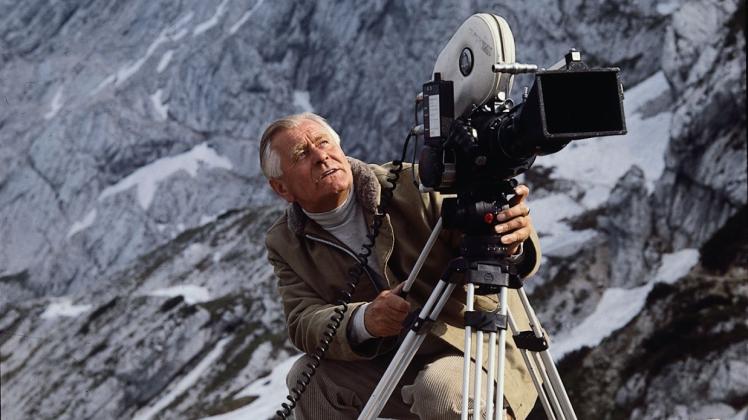 Eine Szene aus dem Film „100 Jahre Sielmann“, der am 16. September um 14 Uhr im „Carls“ gezeigt wird: Heinz Sielmann filmt am Zuspitz-Massiv in den Alpen.