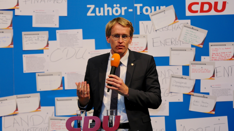 Ministerpräsident Daniel Günther  wurde in Husum mit einer Fülle von Fragen und Anregungen empfangen.