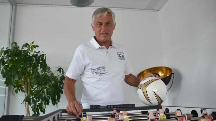 Rüdiger Wüpper, Vorsitzender des TuS Borstel-Hohenraden, hielt sich ein Leben lang durch Fußball fit. Im Ruhestand genießt er Reisen und engagiert sich im Sportverein.
