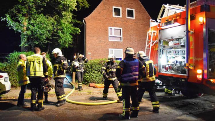 Kräfte der Rendsburger Feuerwehr waren mit Atemschutzgeräten im Einsatz.