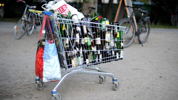 Auf St. Pauli lassen Kiezbesucher jeden Tag Tausende Flaschen zurück.