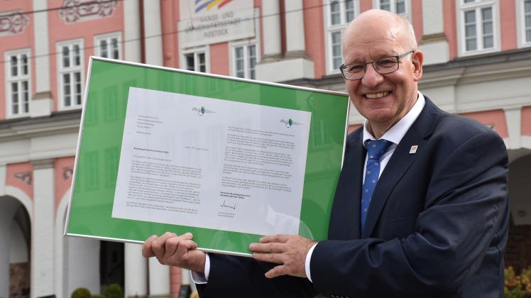Oberbürgermeister Roland Methling (parteilos) hat den Zuschlag der Bonner-Ausrichtergesellschaft erhalten, die einstimmig für die Hansestadt votiert hatten.