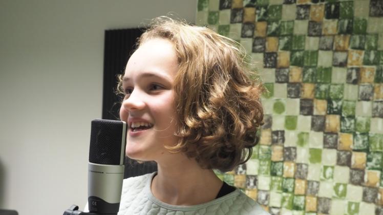 Singt schon wie ein Profi: Die 11-jährige Vika Gäbler. 