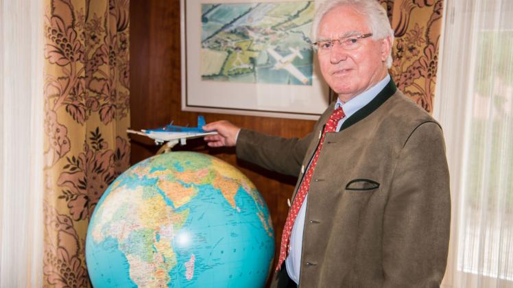 Morgen feiert Richard Anders seinen 80. Geburtstag. Mit seinem Flugzeug „Mooney“ hat er schon alle Städte Europas bereist. 