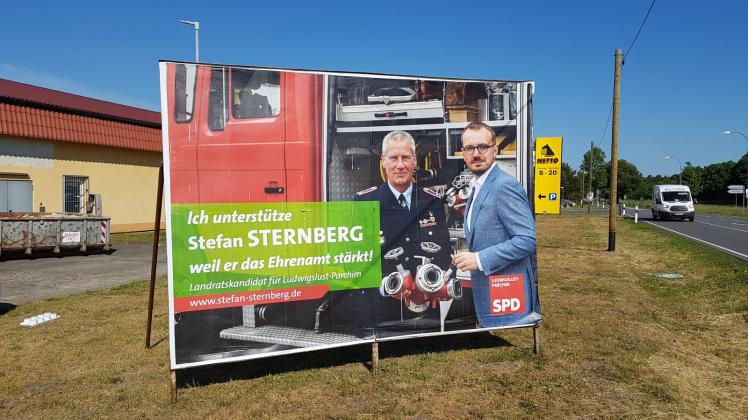Werbung mit Uniform: Thomas Schwarz lächelte für Stefan Sternberg von Plakaten.
