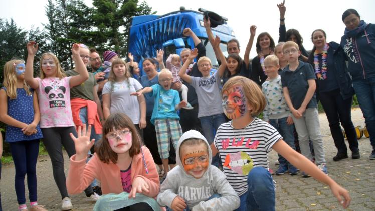 Ausgelassene Stimmung mit geschminkten Gesichtern: Die Kinder hatten viel Spaß beim Sommerfest im Jugendzentrum.