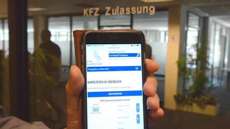 Andere Regionen sind bereits digital: Im Interesse der Bürger wird moderne Technik in der Kfz-Zulassung des Kreises in Husum und Niebüll (Schleswig-Holstein) eingesetzt.