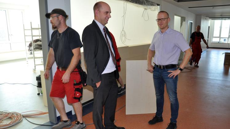 Freuen sich auf den 29. September: Klinik-Geschäftsführer Alexander Gross (M.) und Andreas Kühnert, Technischer Leiter
