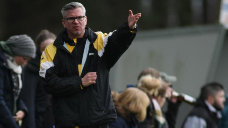 Holtsees Trainer Ole Möller erwartet ein heiß umkämpftes Spiel gegen den FC Geest 09.