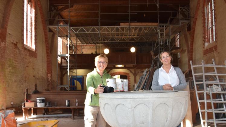 Freuen sich über die Wiedereröffnung: Elke Woitke (links) und Karen von Blomberg (rechts).
