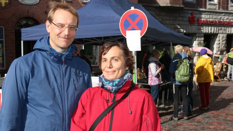 Anja Jacobsen und Jens Rose-Zeuner sind mit dem Park(ing) Day am Rosengarten zufrieden. 