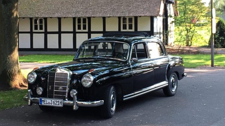 Auch nach 61 Jahren noch bildschön und mit MEL-Kennzeichen geadelt: Der Mercedes im Grönebergpark. Fotos: Ludwig Frühauf