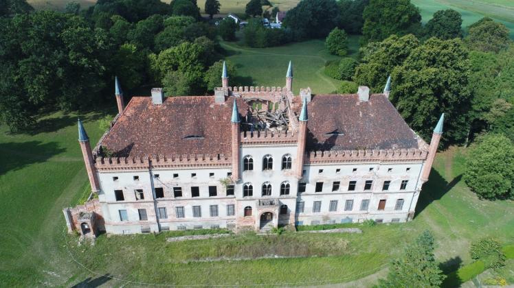 Soll endlich gerettet werden: Das Schloss Broock in der Gemeinde Alt Tellin. 