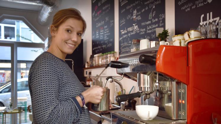 Die Inhaberin Isabell Jetchev möchte einen Ort zum Verweilen bieten – dazu gehört für sie auch guter Kaffee.
