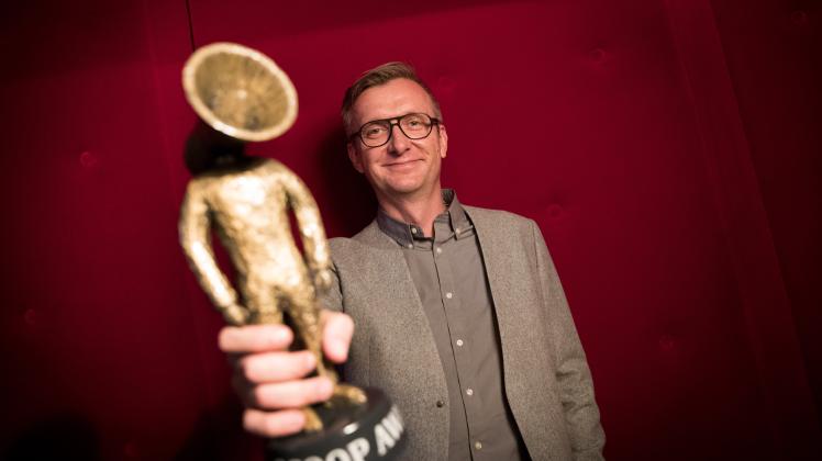 Jochen Wegner, Chefredakteur Zeit Online, mit dem Scoop-Award.