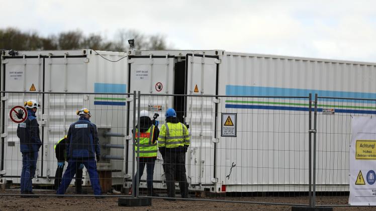 Tödlicher Einbruch: – Metalldieb stirbt durch Stromschlag in Baucontainer von Windkraftanlage in Dummerstorf
