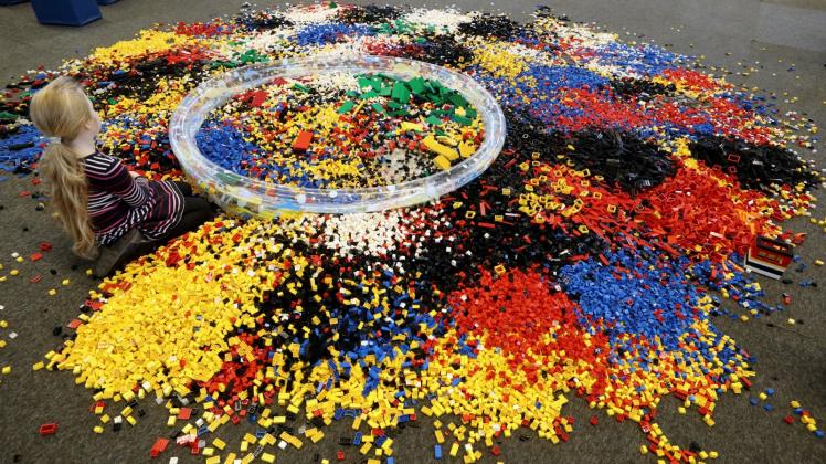 Paradies für große und kleine Legofans: Bei der diesjährigen Messe Spielidee konnten Besucher unter anderem mit 250 000 Legosteinen kreativ werden. An drei Tagen präsentierten sich rund 100 Aussteller. 