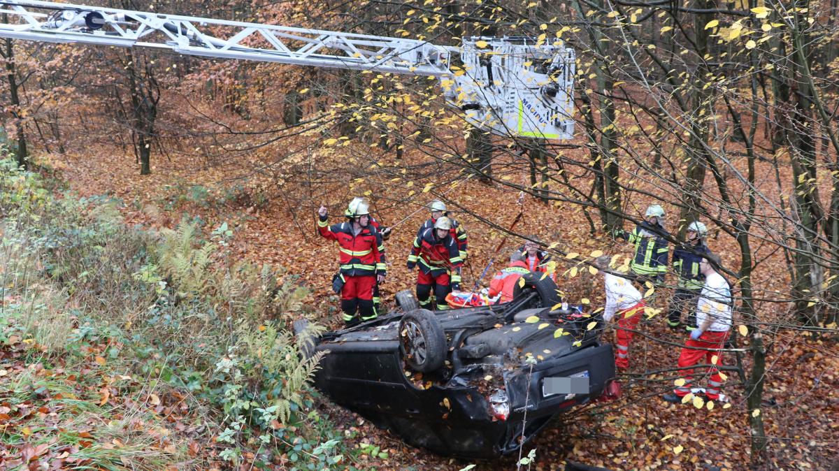 Schwerer Unfall Auf Der B404 – Auto Stürzt Böschung Hinab | SHZ