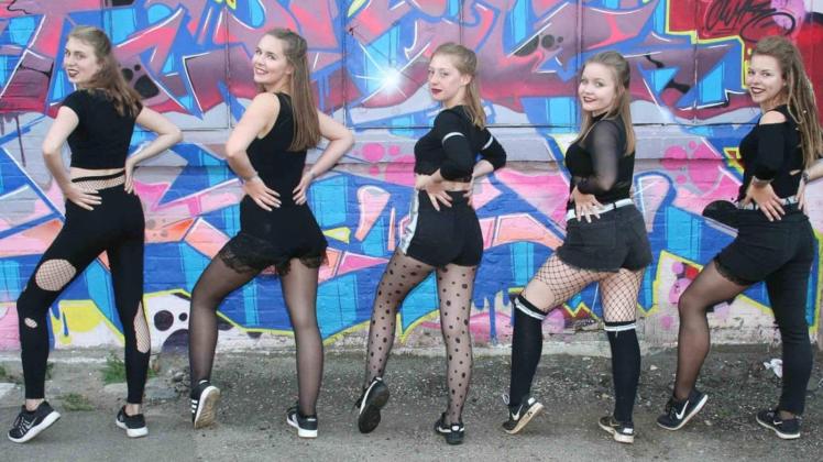 Die erfolgreichen Tänzerinnen von „Confi Dance (v.l.): Jana Nölting, Julia Hesse, Giulia Schram, Janna Ruhser und Henrika Mandel sicherten sich den ersten Platz beim Tanzwettbewerb. 