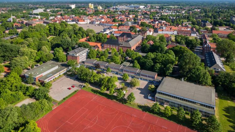 Die Herderschule in Rendsburg aus der Luftperspektive.
