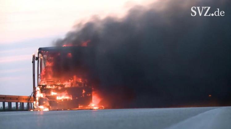 Bundeswehr-Reisebus geht in Flammen auf
