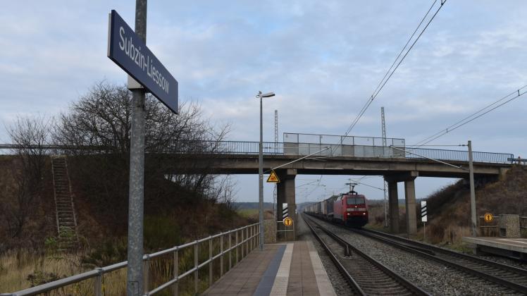 Die Brücke über die Bahnstrecke gleich hinter Liessow in Richtung Breesen muss saniert werden.