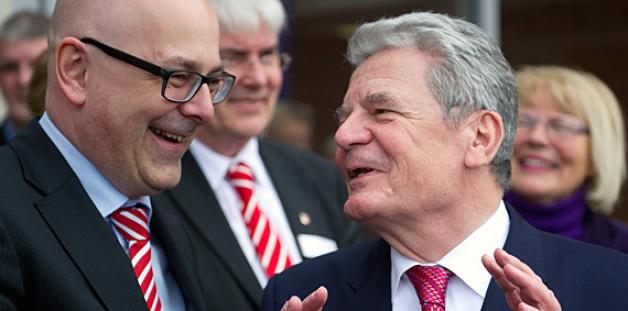 In Kiel sprach er mit Ministerpräsident Torsten Albig (SPD). Foto: dpa