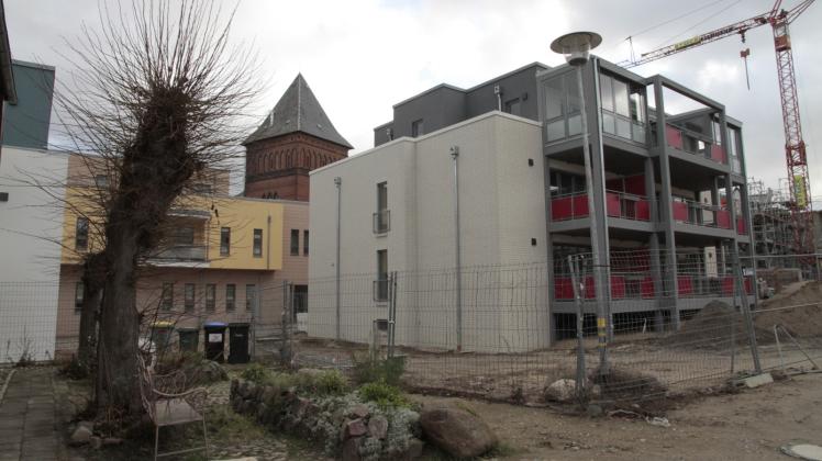 Wächst rasant: der neue Klosterhof in Güstrows Altstadt.  Fotos: Eckhard Rosentreter 