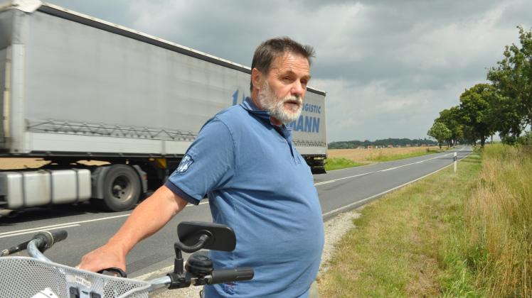 Vor sieben Jahren hatte sich Hans-Jürgen Mank, damals Vorsitzender der Ortsteilvertretung Weitendorf, für einen Radweg Kritzkow-Laage stark gemacht. Noch immer gibt es den nicht.