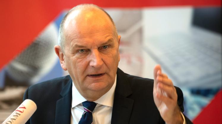 Ministerpräsident Dietmar Woidke und die SPD benötigen wohl zwei Koalitionspartner, zum Weiterregieren. 