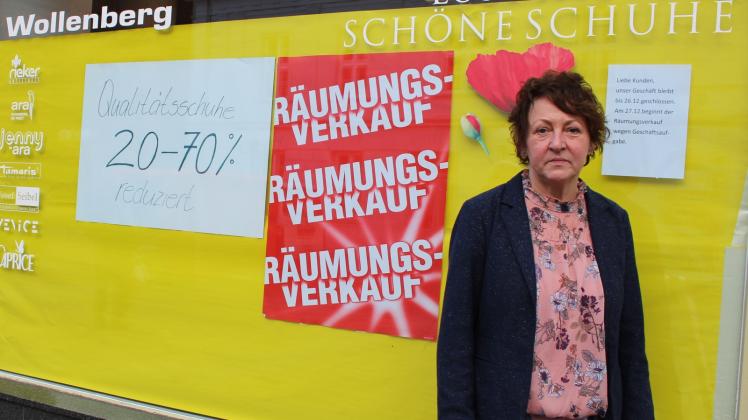 Aufgabe: Nach 26 Jahren schließt Katrin Wollenberg ihr Schuhgeschäft in Güstrow. 