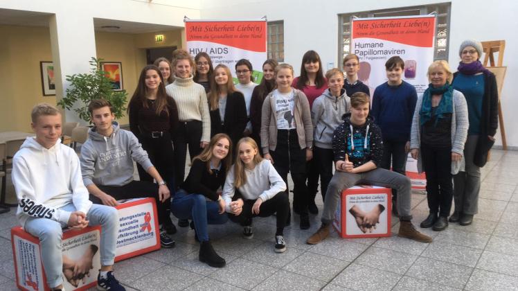 Beteiligten sich an einem Unterrichtsprojekt zum Thema Aids: die Klasse 8a am Friedrich-Franz-Gymnasium.