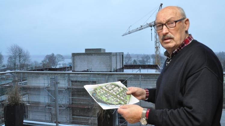 Denkt über rechtliche Schritte gegen die Dachaufbauten in der Nachbarschaft nach: Klaus-Dieter Steinbock aus der Amtsstraße 37 im Wohngebiet Waisengärten. 