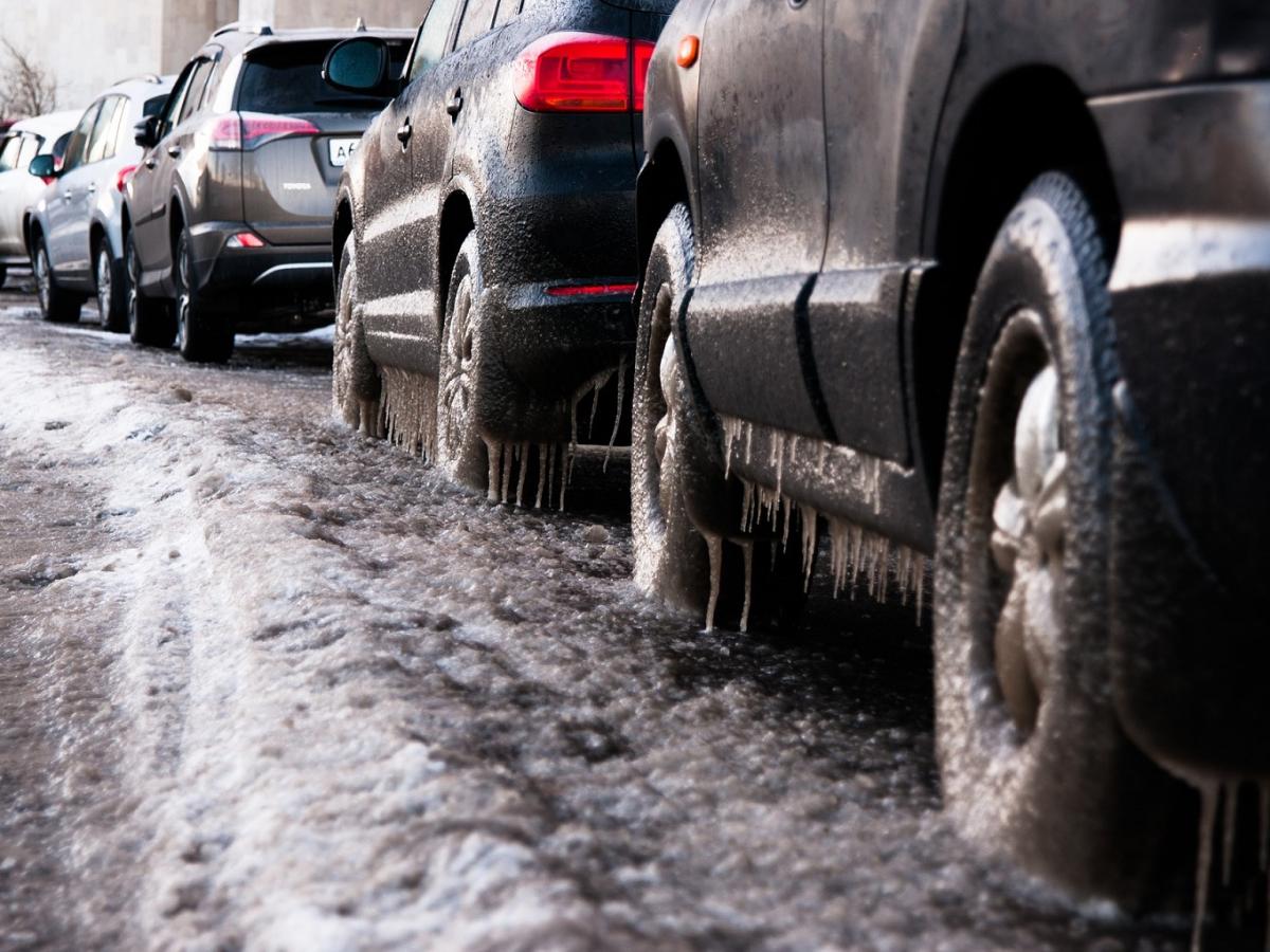 Sauber durch den Winter: Vier Tipps, die bei der Autopflege unver