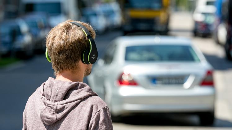 Risiko im Straßenverkehr: Kopfhörer oder Headsets