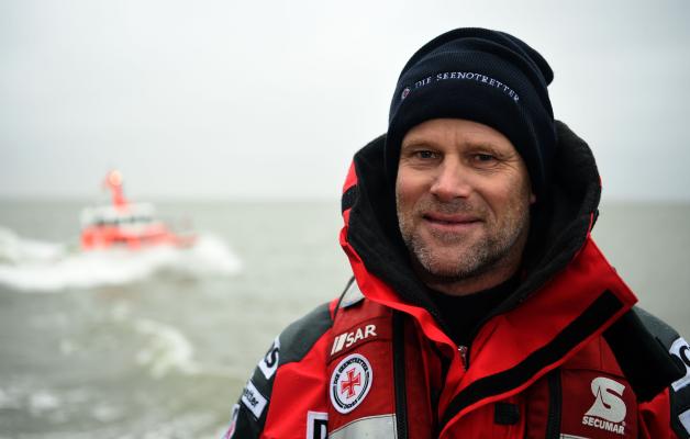 Surfprofi Bernd Flessner, neuer Botschafter der Deutschen Gesellschaft zur Rettung Schiffbrüchiger (DGzRS)