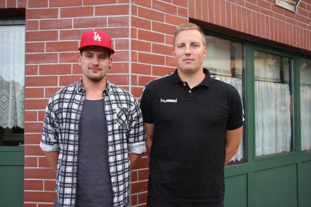 Marcel Domagala (r.) und Philipp Tietz sind die Verantwortlichen der Landesliga-Handballer des SV Blau-Weiß Perleberg in der Saison 2018/19. 